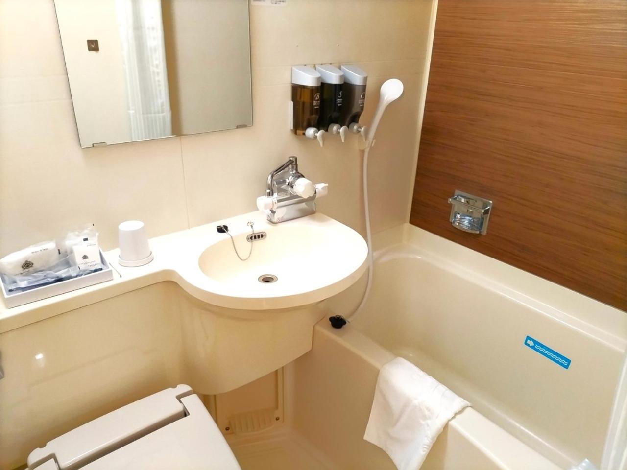 Apa Hotel Tokushima Ekimae Buitenkant foto