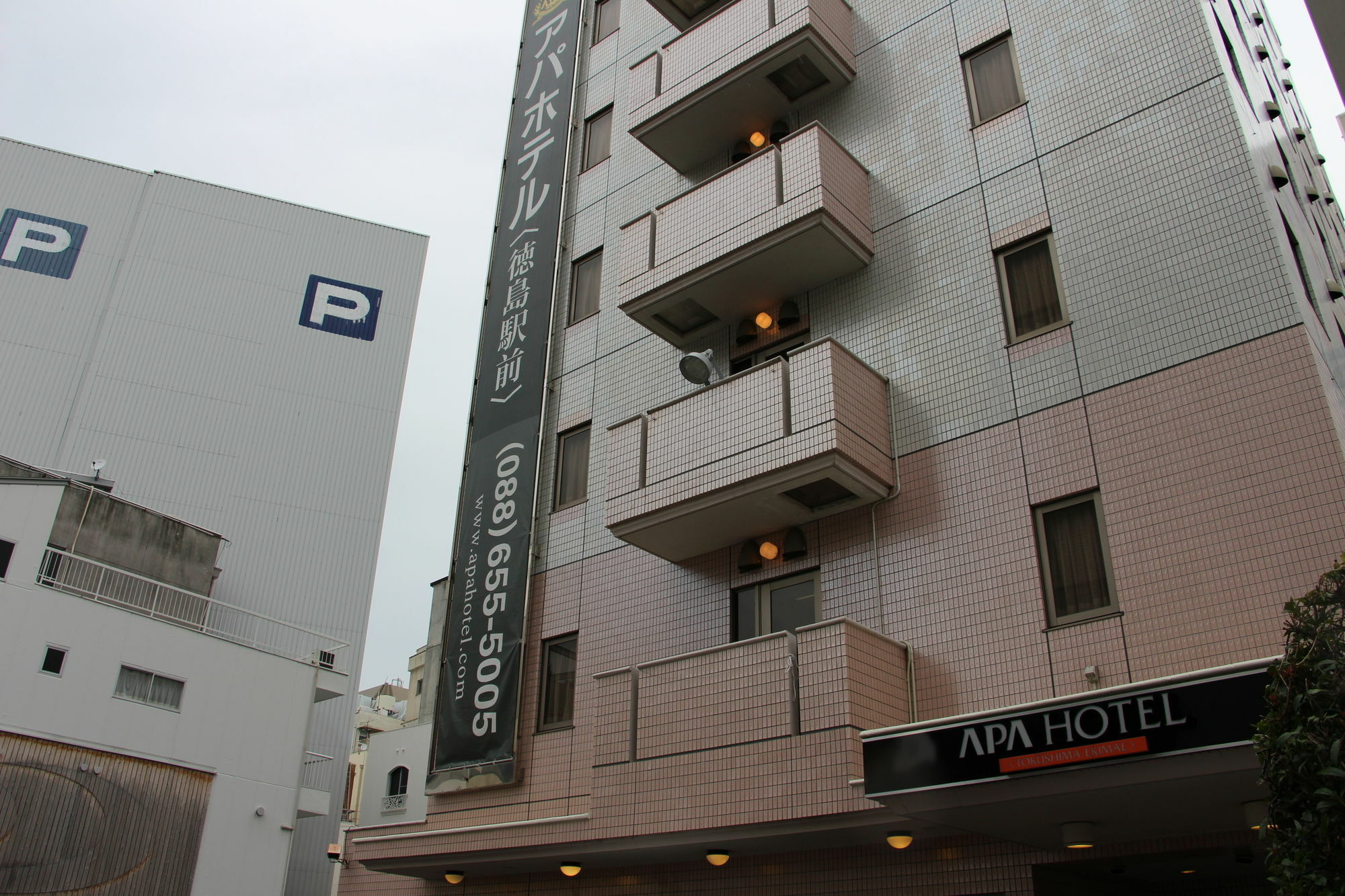 Apa Hotel Tokushima Ekimae Buitenkant foto