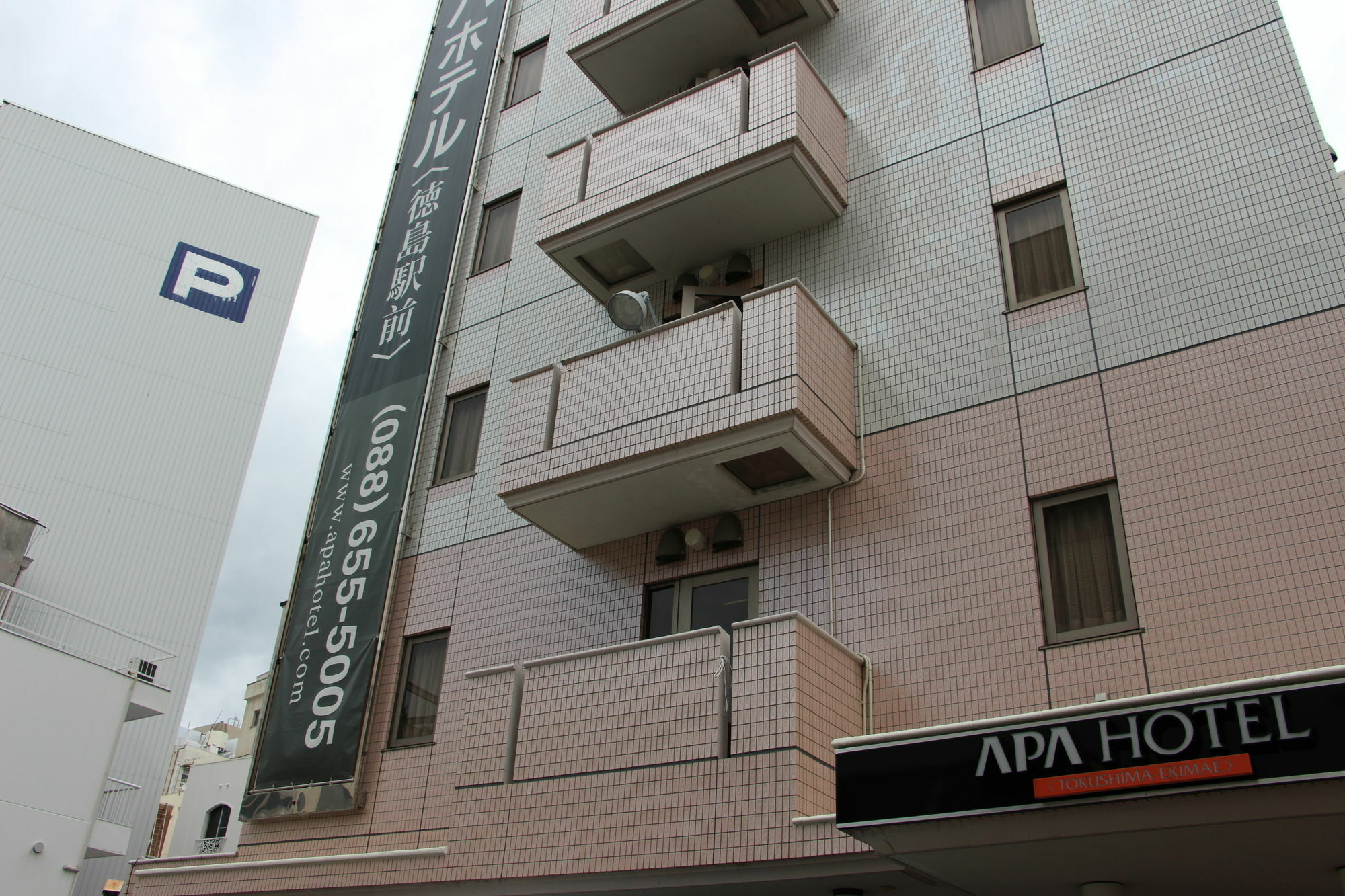 Apa Hotel Tokushima Ekimae Buitenkant foto