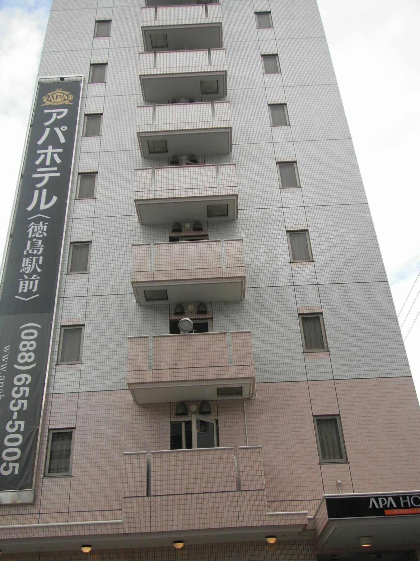 Apa Hotel Tokushima Ekimae Buitenkant foto
