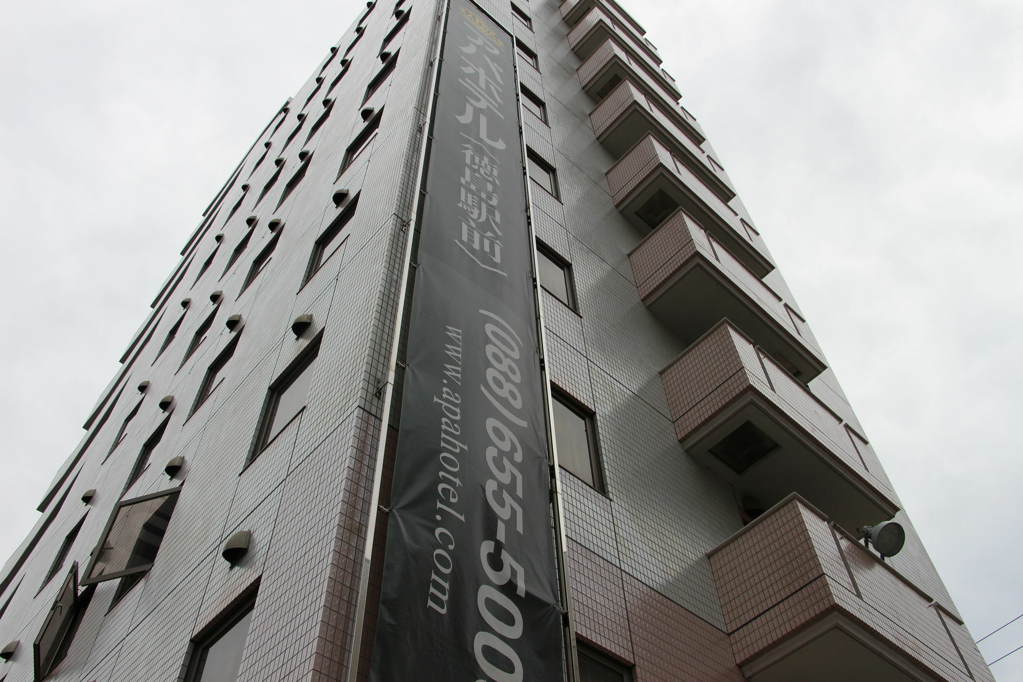 Apa Hotel Tokushima Ekimae Buitenkant foto